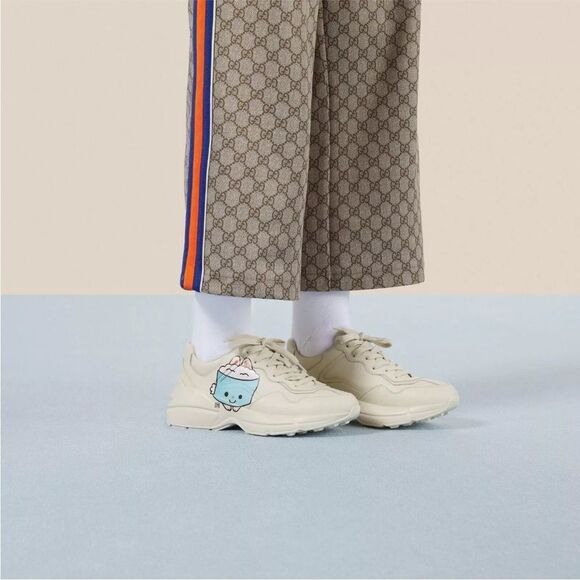 Brand new women’s Gucci Cream Sneakers with Dog Design size 10 - Picture 3 of 13